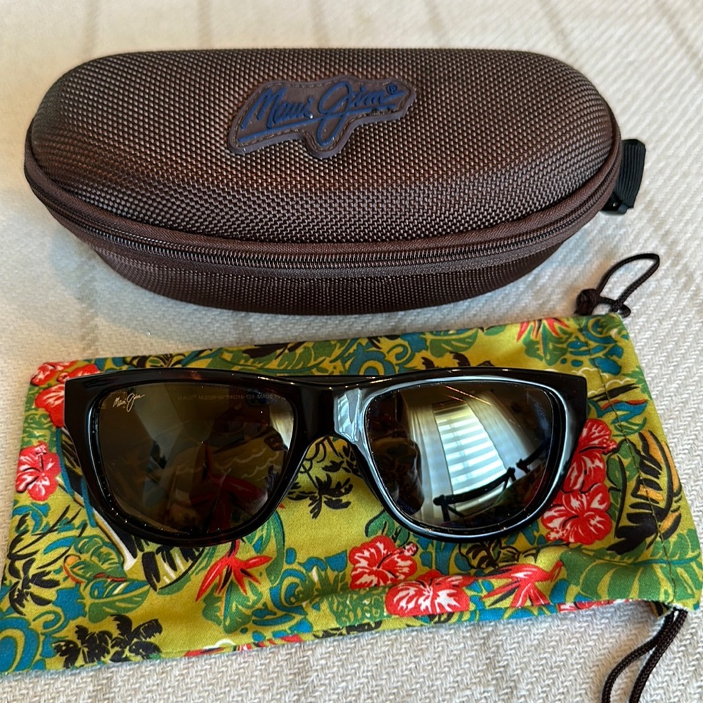 Maui Jim tortoise polarized sunglasses. Men’s or women’s fit.